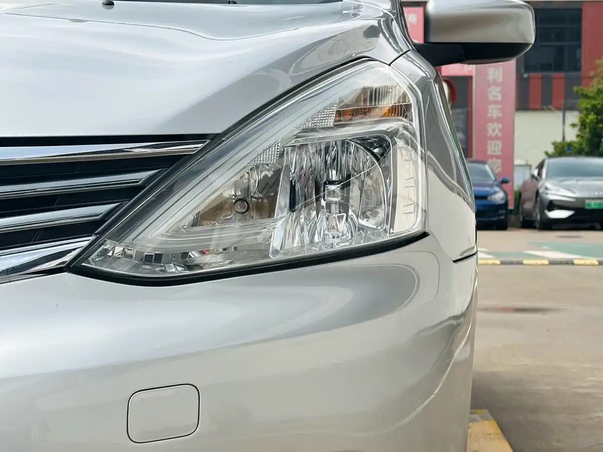 Nissan Livina 2015 2013 1.6XE CVT Comfort