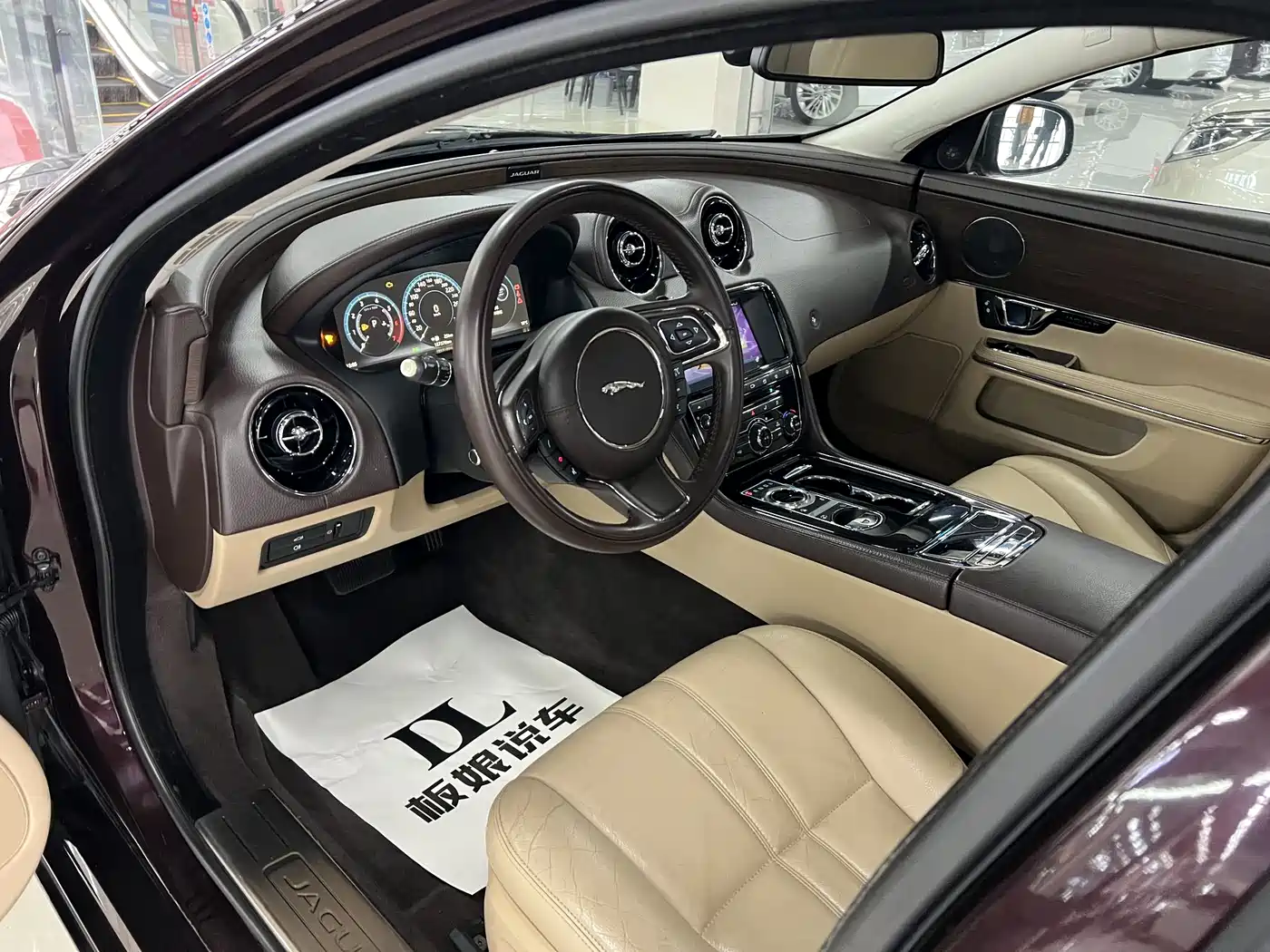 JAGUAR XJ