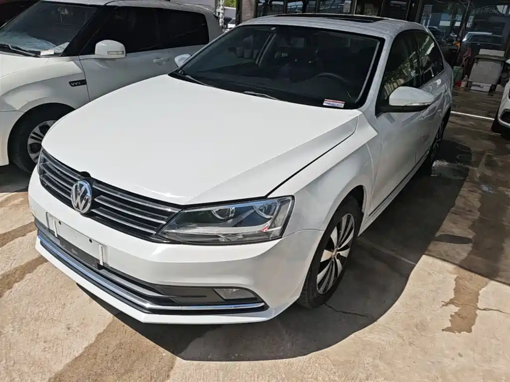 Volkswagen Sagitar 2017 1.6L Automatic Comfort фото 2