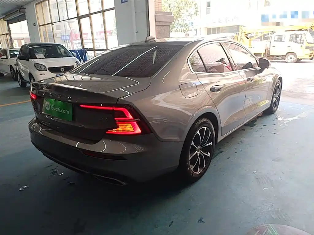 VOLVO S60