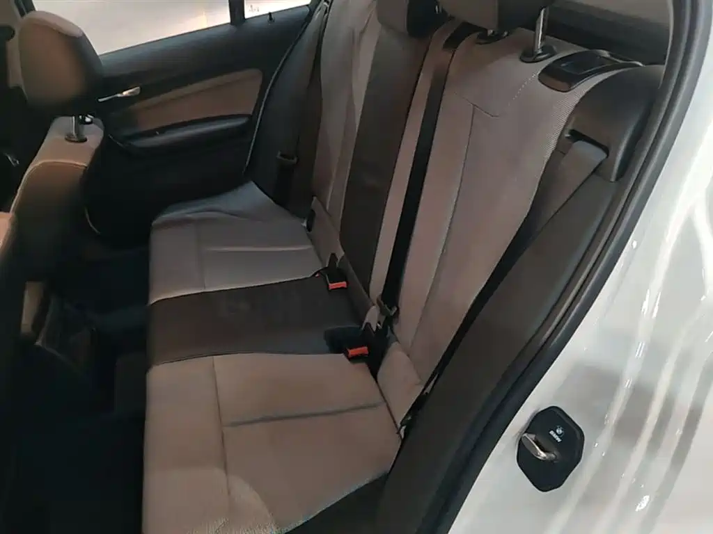 BMW 1 Series (Import) 2013 Facelift 116i Urban Model фото 17