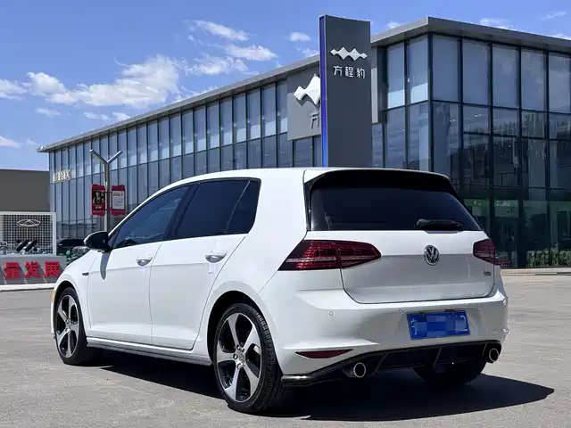 Volkswagen Golf GTI 2016 2.0TSI GTI — фото 4