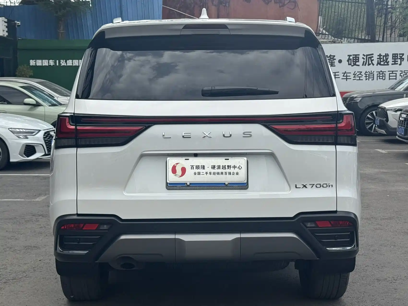 Фото 4 - Lexus LX