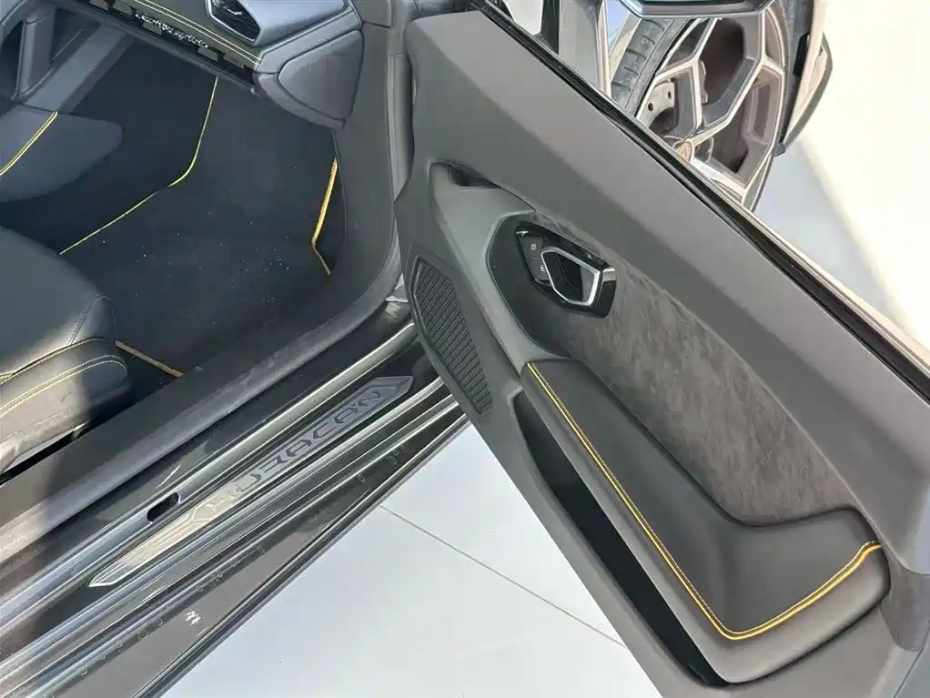 LAMBORGHINI HURACÁN