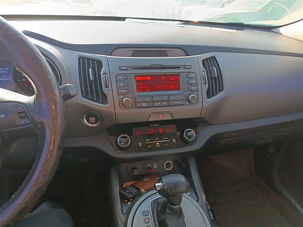 Kia Sportage 2015 2.0L Automatic 2WD DLX фото 13