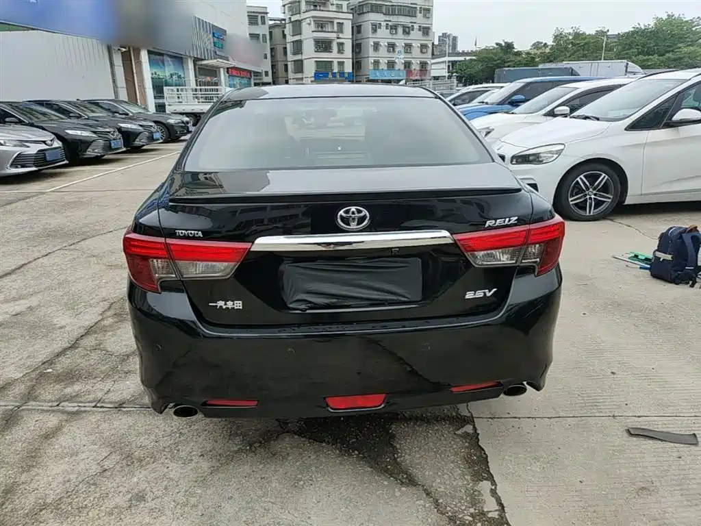 Toyota Reiz 2013 2.5V Elite Edition фото 6