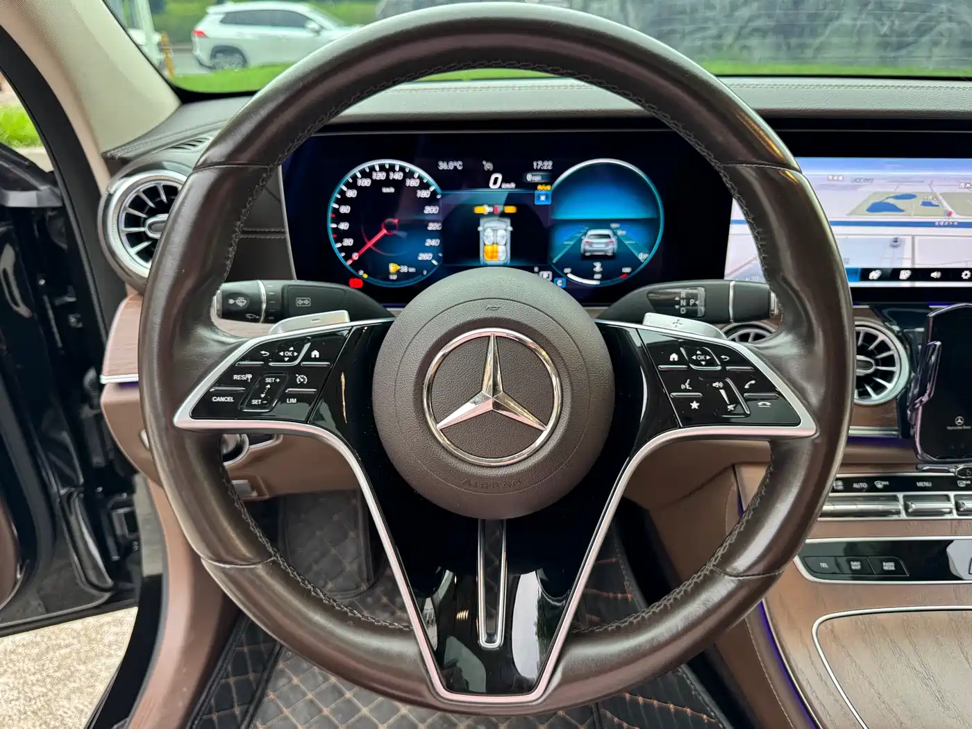 Mercedes-Benz E-Class, миниатюра 12