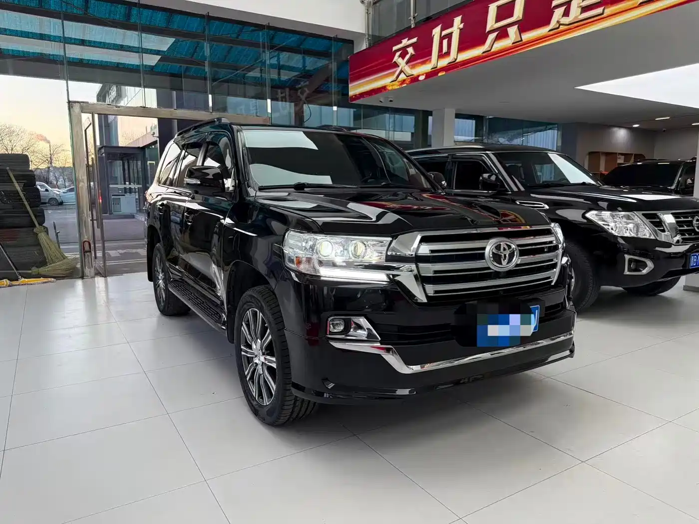 Toyota Land Cruiser (Import) 2015 4.0L V6 Middle East Limited Edition фото 3