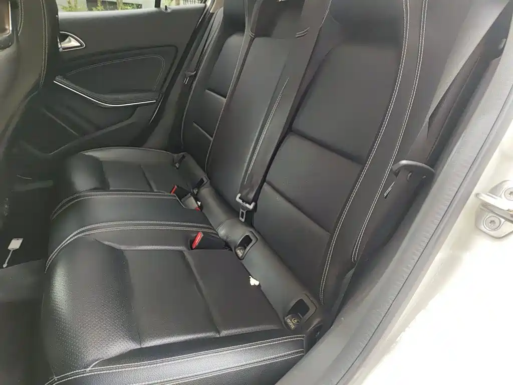 Mercedes-Benz GLA 2018 GLA 200 Dynamic фото 14
