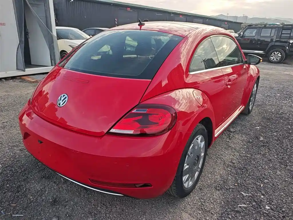 Volkswagen Beetle 2018 180TSI Trend Joy Edition фото 7