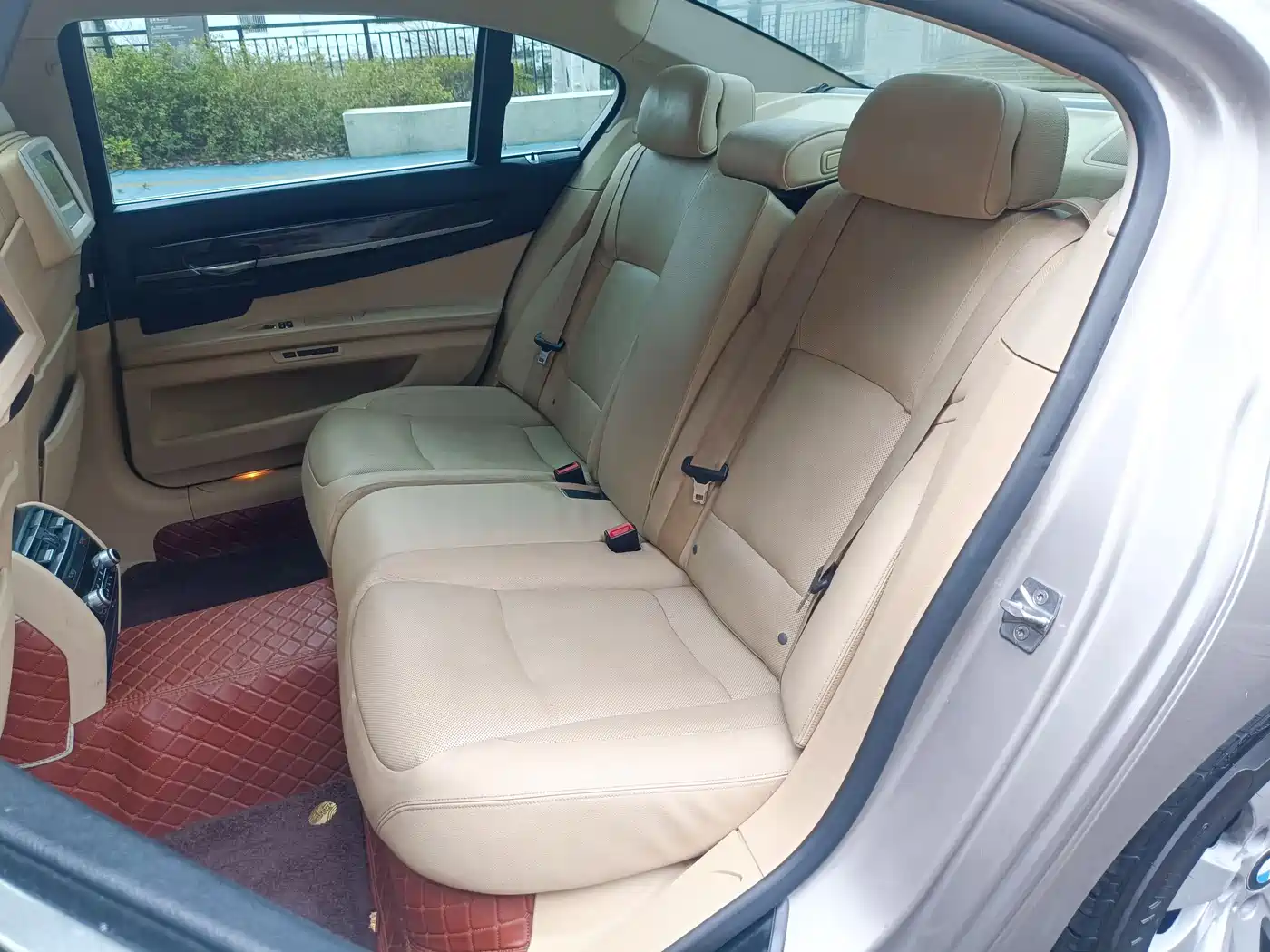 BMW 7 Series 2009 740Li Premium фото 30