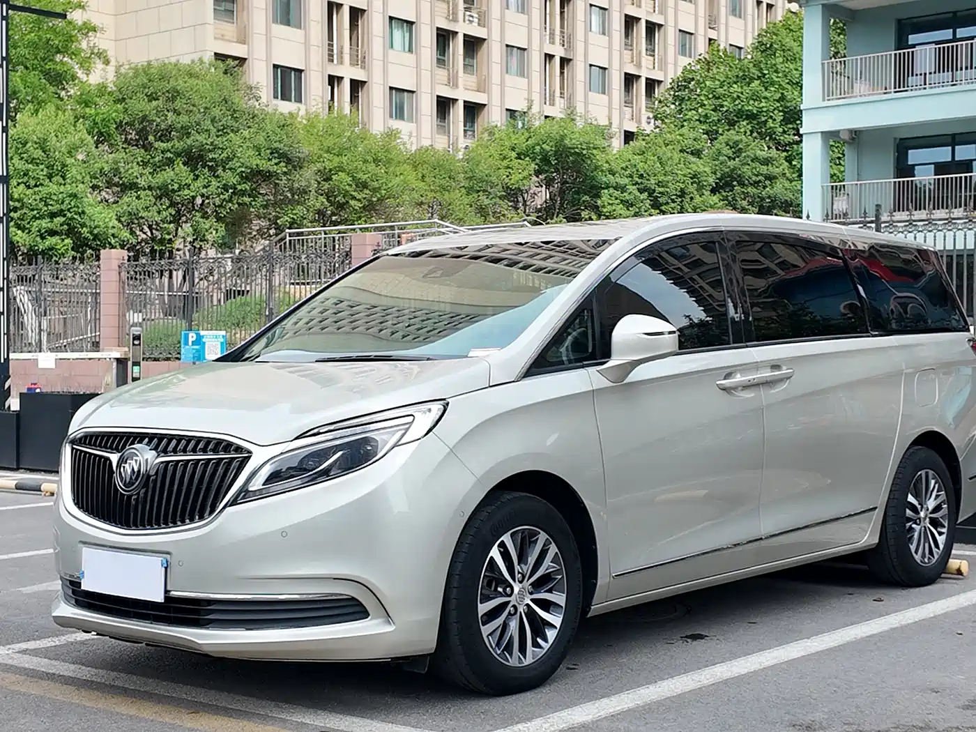 Buick GL8 2018 ES 28T Flagship Type China VI фото 3