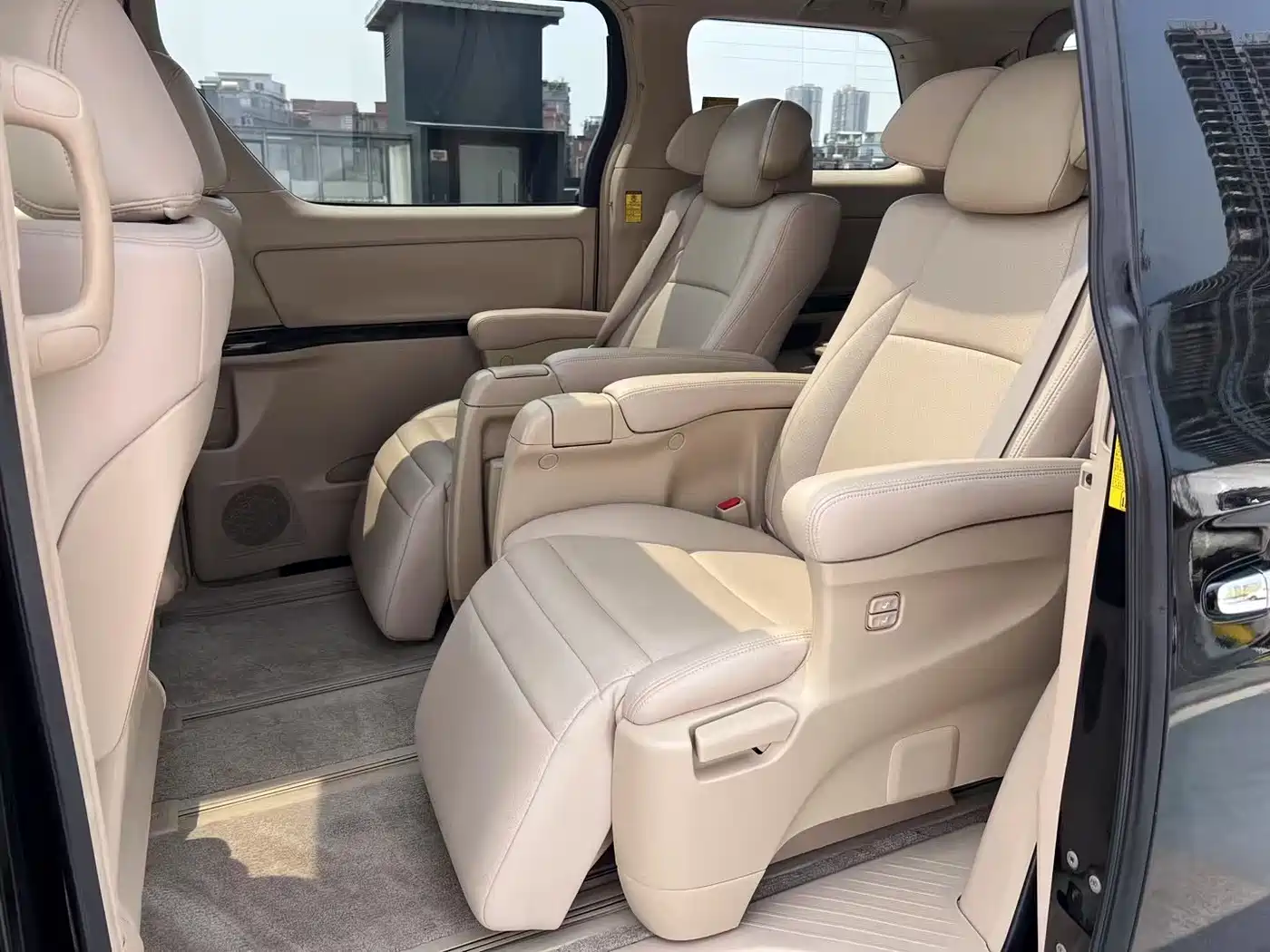 Toyota Alphard 2012 3.5L Luxury Edition фото 13