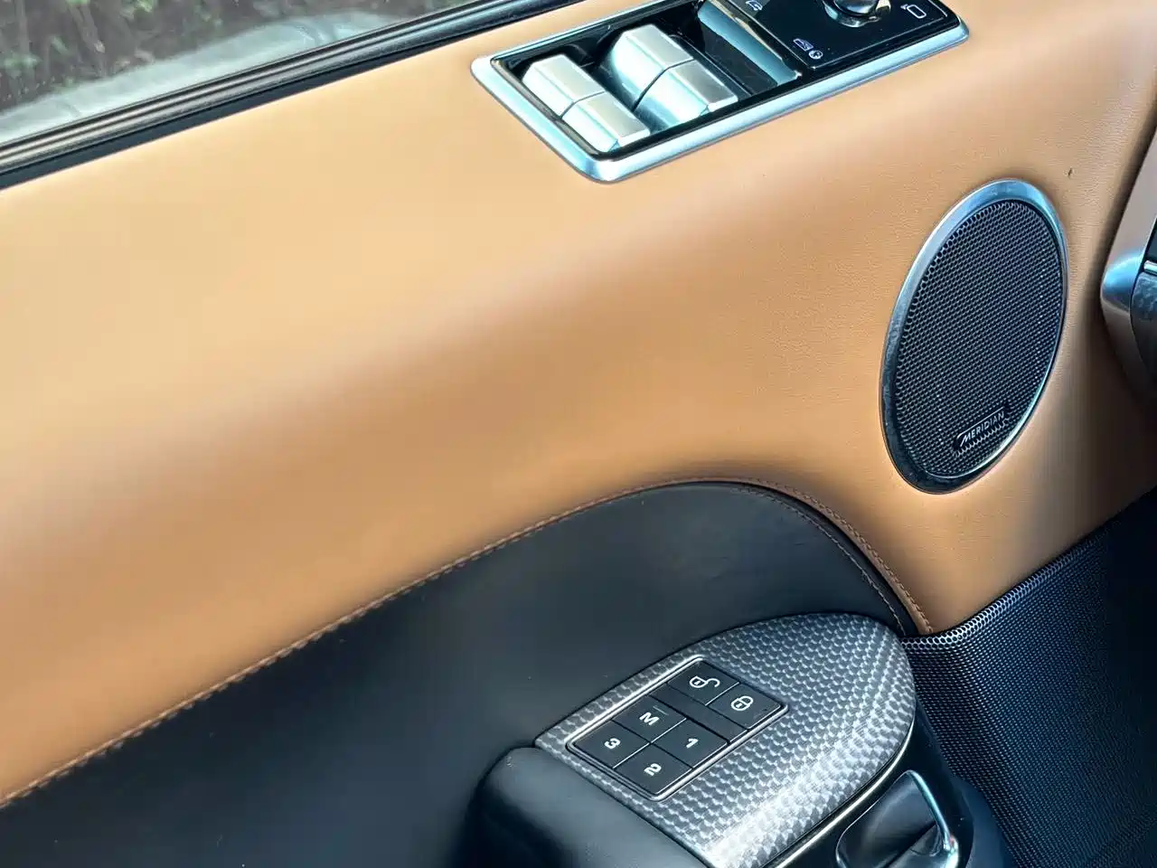 Land Rover Range Rover Sport 2022 3.0 L6 Gloss Black Edition фото 8