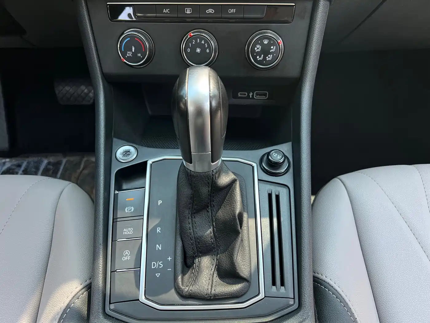 Volkswagen Lavida 2023 1.5L Auto Five Million Edition фото 15