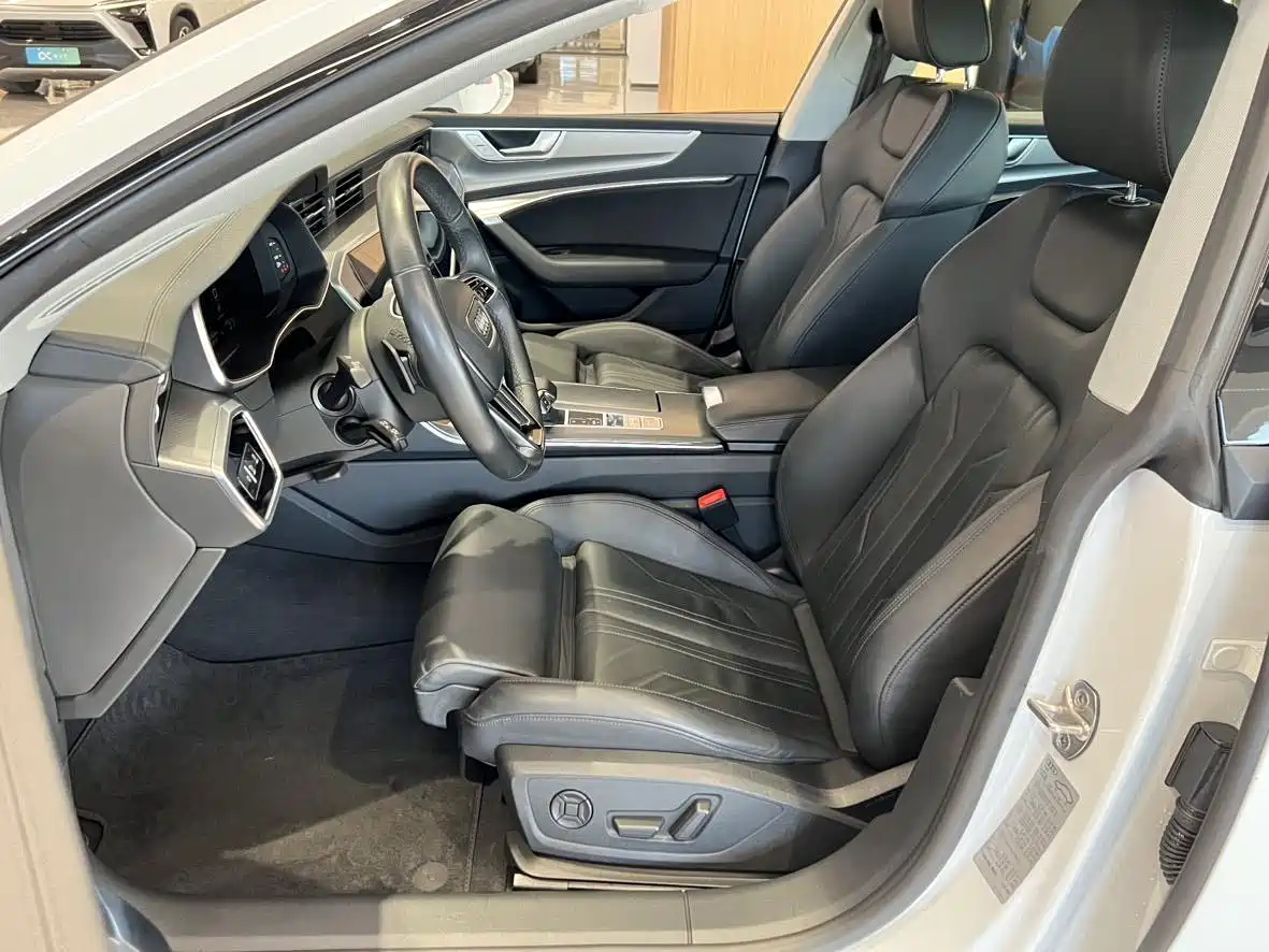 Audi A7 2023 Model 45 TFSI Premium Selection Edition фото 11