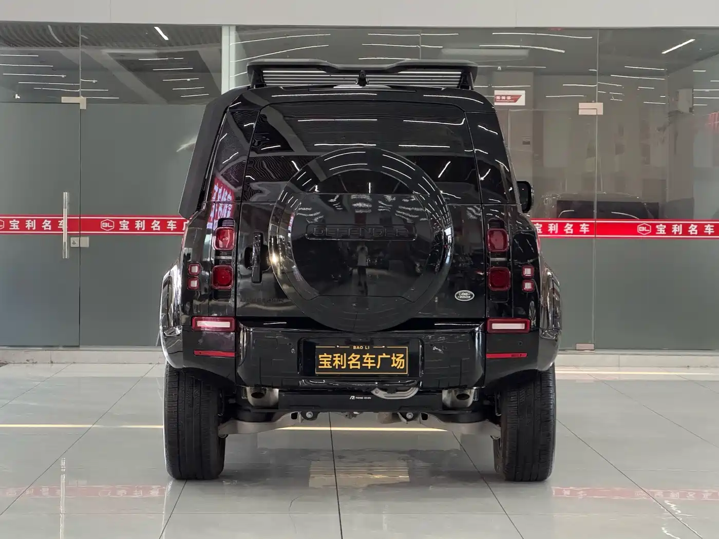Land Rover Defender 2026 2025 110 3.0T P400 Dark Special Edition