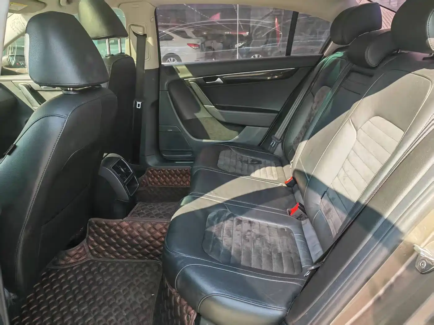 Volkswagen Magotan 2015 Facelift 2.0TSI Luxury фото 6