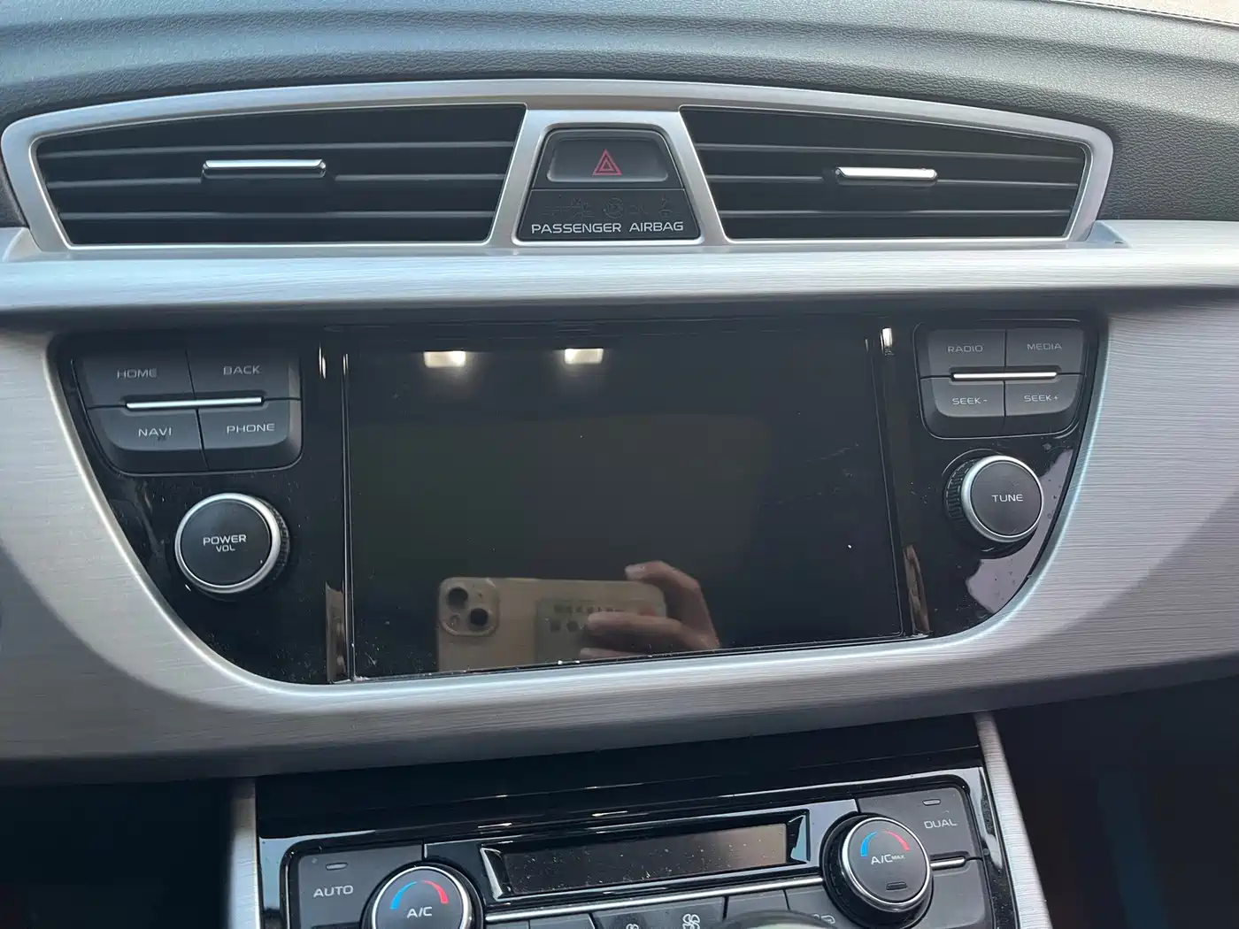 Фото 16 - Geely Atlas