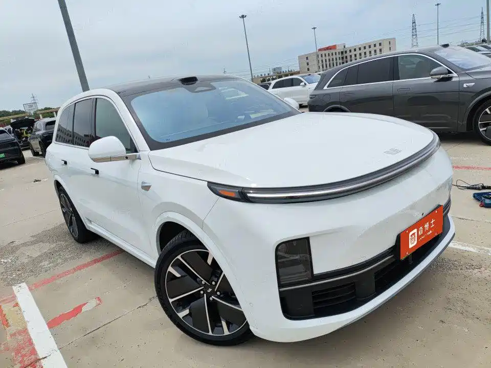Li Auto L8 2025