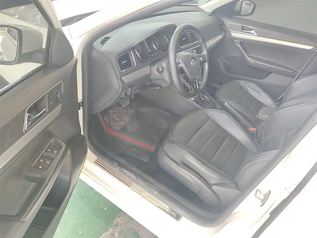 Volkswagen Lavida Tour 2017 180TSI DSG Comfort Edition фото 16