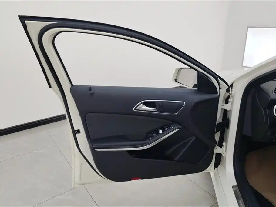 Mercedes-Benz A-Class (Import) 2016 A 180 фото 7