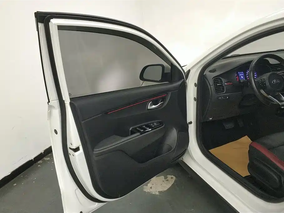 Kia KX CROSS 2018 1.6L Automatic Smart Sunroof Edition фото 7