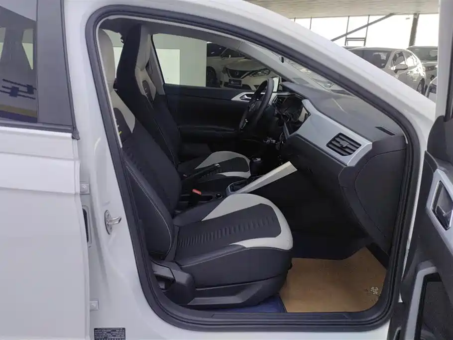 Volkswagen Polo 2021 Plus 1.5L Automatic Colorful Tech Edition фото 8