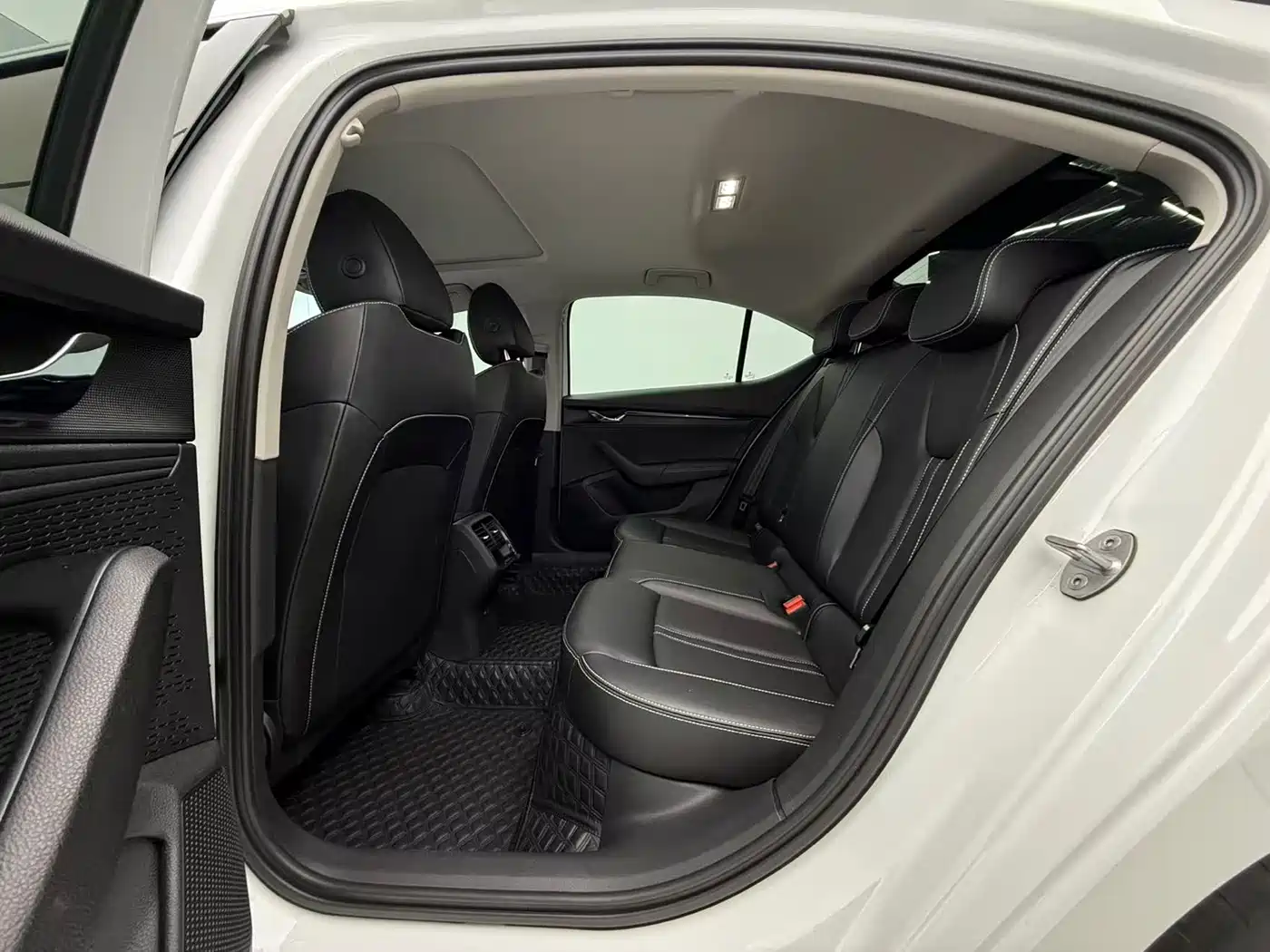Škoda Octavia 2023 Facelift PRO TSI280 Premium Edition фото 19