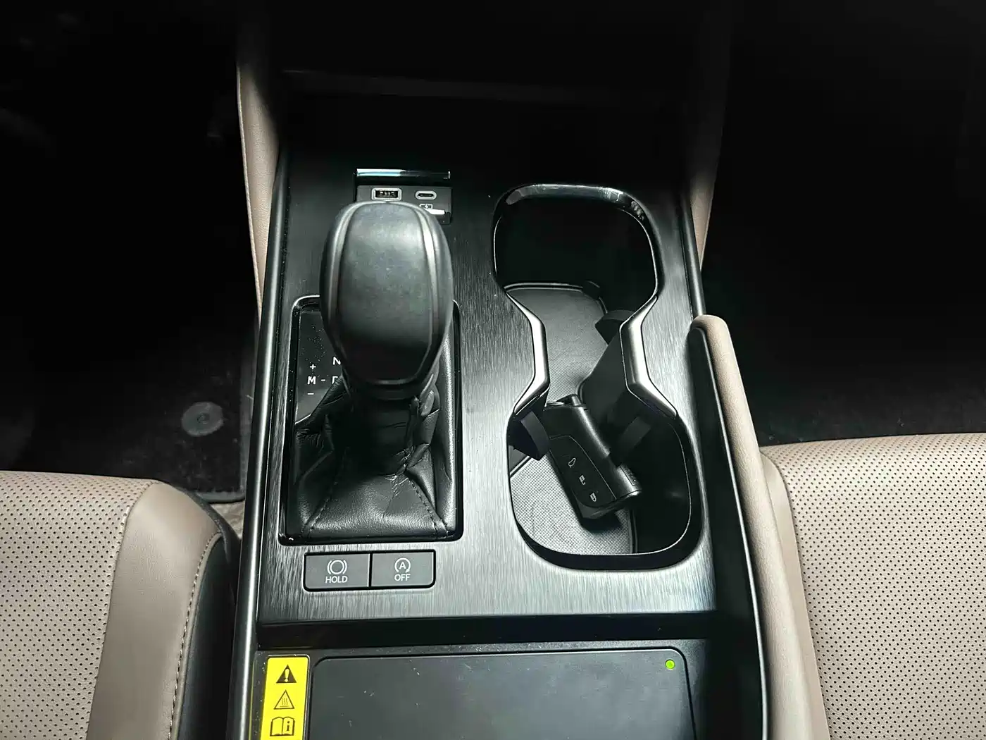 Lexus ES 2025 200 Ultimate Edition фото 11