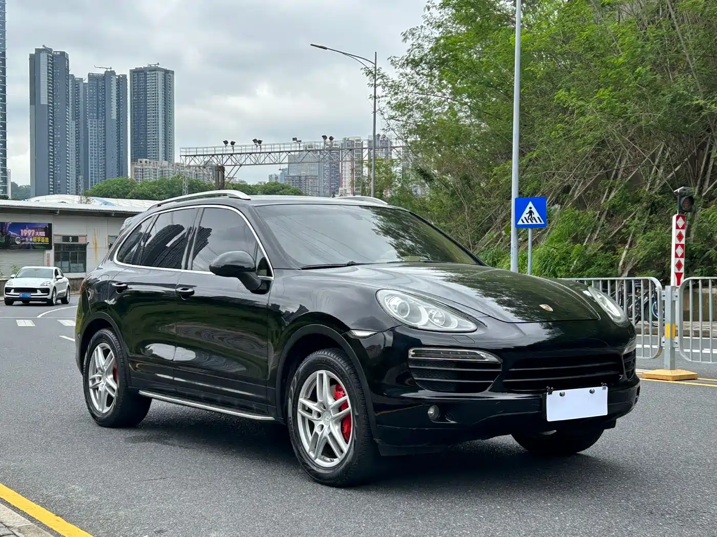 Porsche Cayenne 2011 Cayenne S 4.8L фото 3