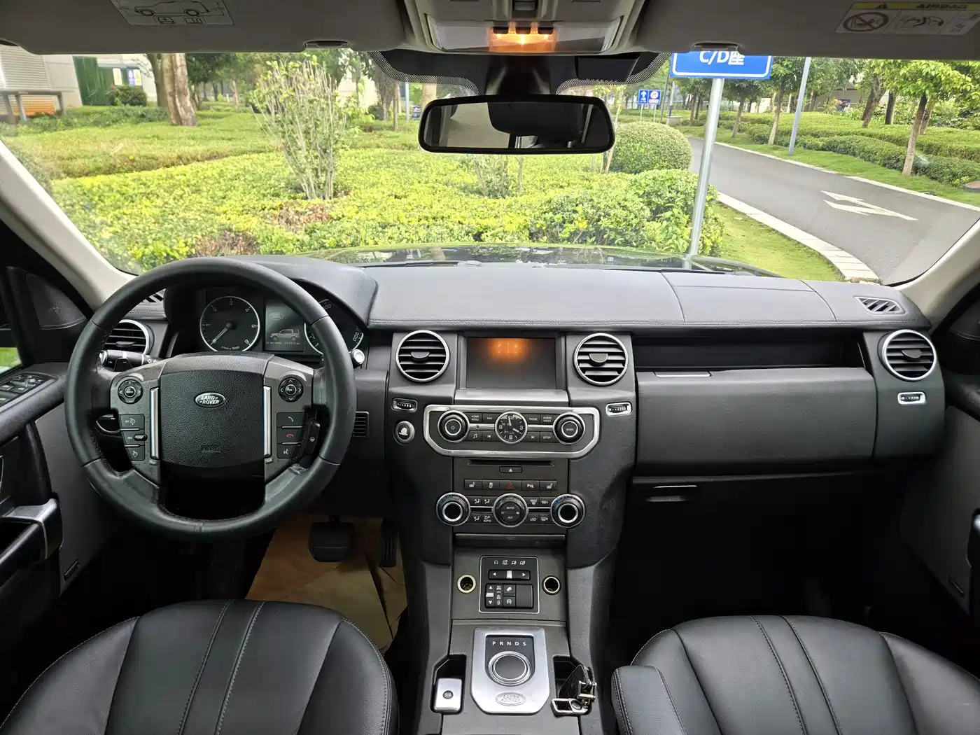 Land Rover Discovery 2015 3.0 SDV6 HSE Diesel фото 10
