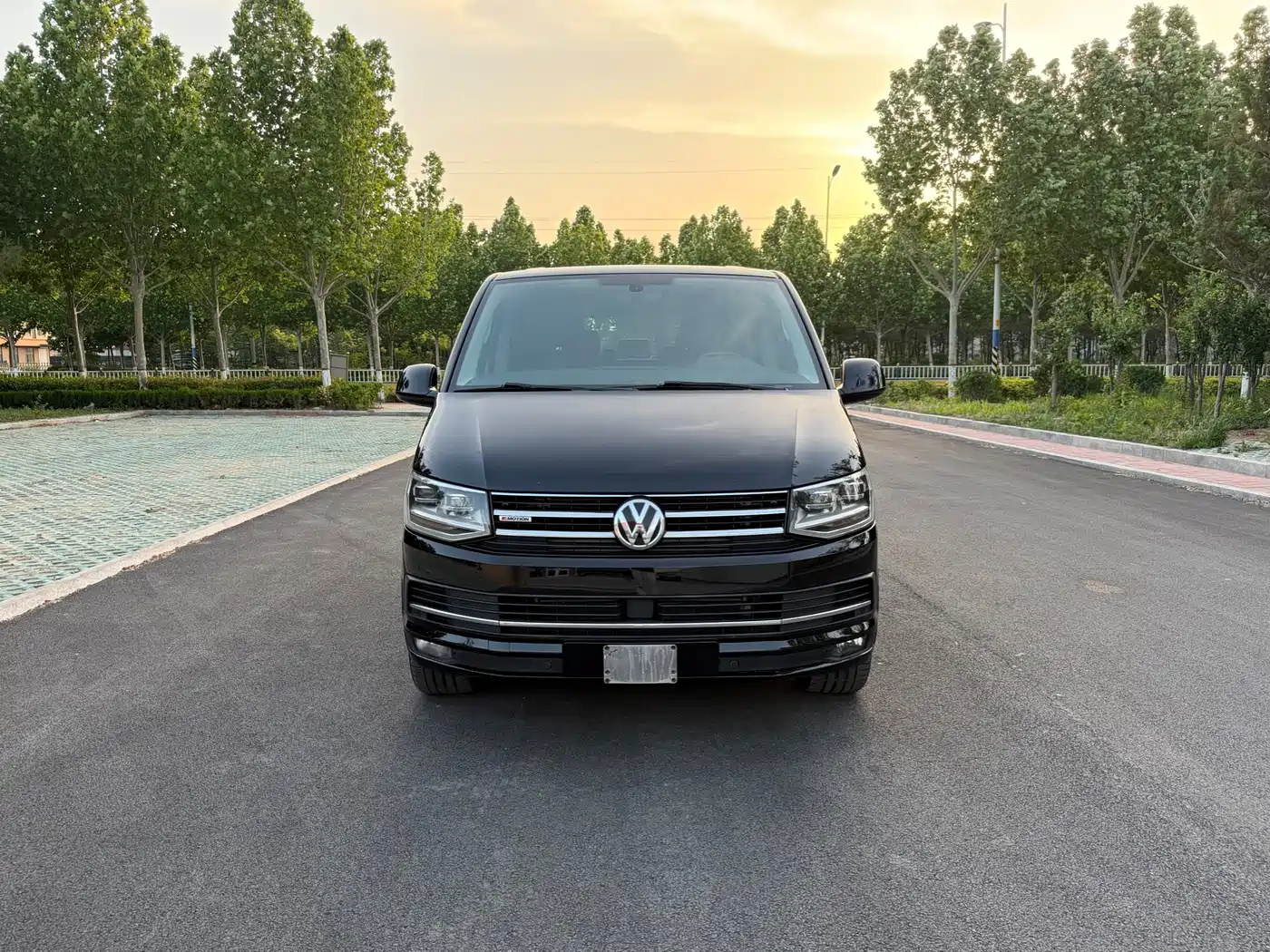 Volkswagen Multivan 2019 2.0TSI 4WD Premium 7-seater фото 2