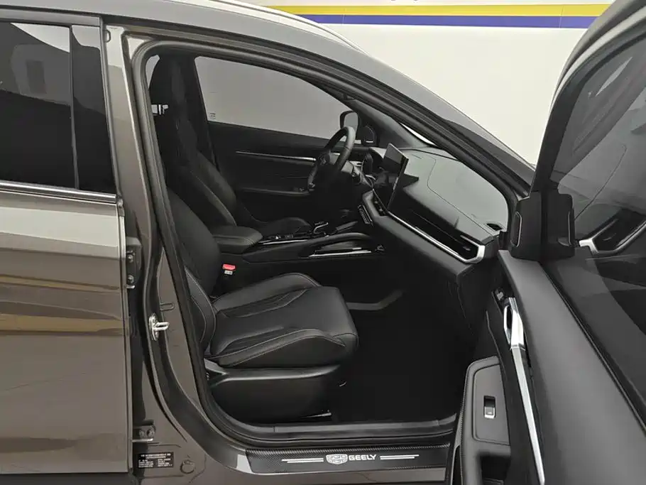 Фото 8 - Geely Coolray