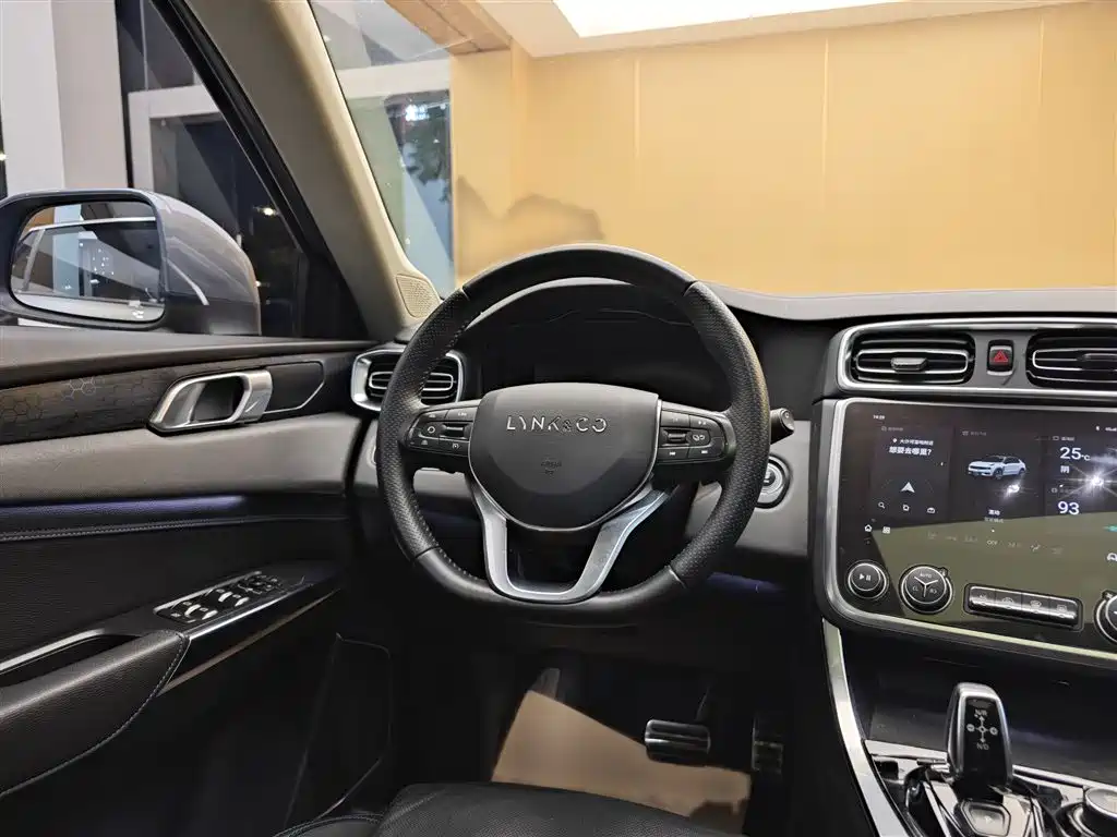 Lynk & Co 01 EM-P 2019 1.5T PHEV Power China VI фото 3