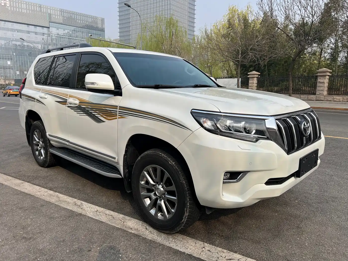 Toyota Prado 2018 3.5L Automatic TX-L Rear-mounted Spare Tire фото 3