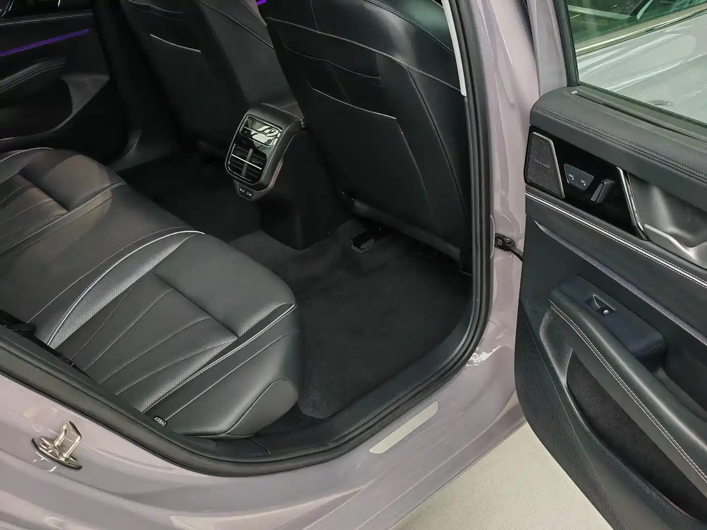 Volkswagen Passat 2025 Model Pro 380TSI Starlight Dragon Premium Edition фото 4