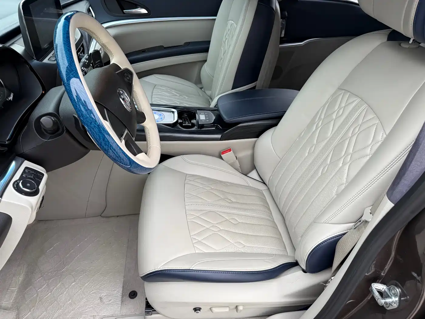 Buick GL8 2021 Land Business Class 652T Luxury фото 10