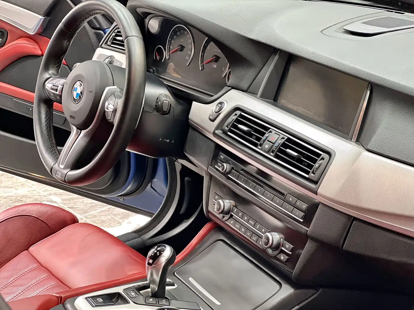 BMW M5 2014 M5 Year of the Horse Limited Edition фото 14