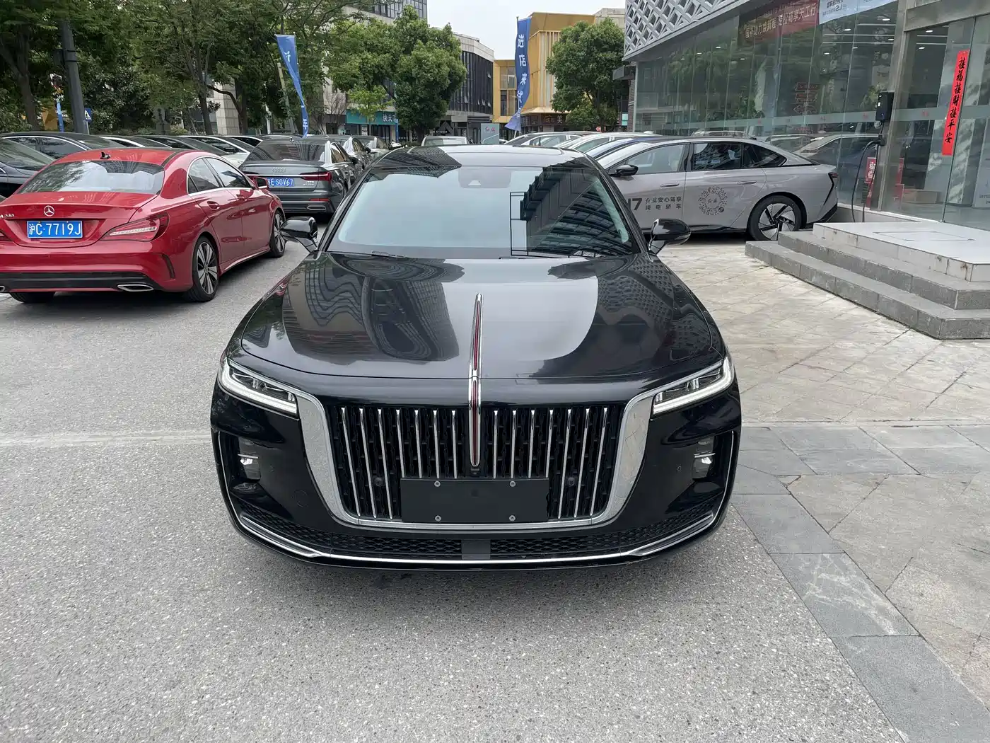 Hongqi H9 2022 2.0T Smart Connect Flag Smooth Edition фото 2