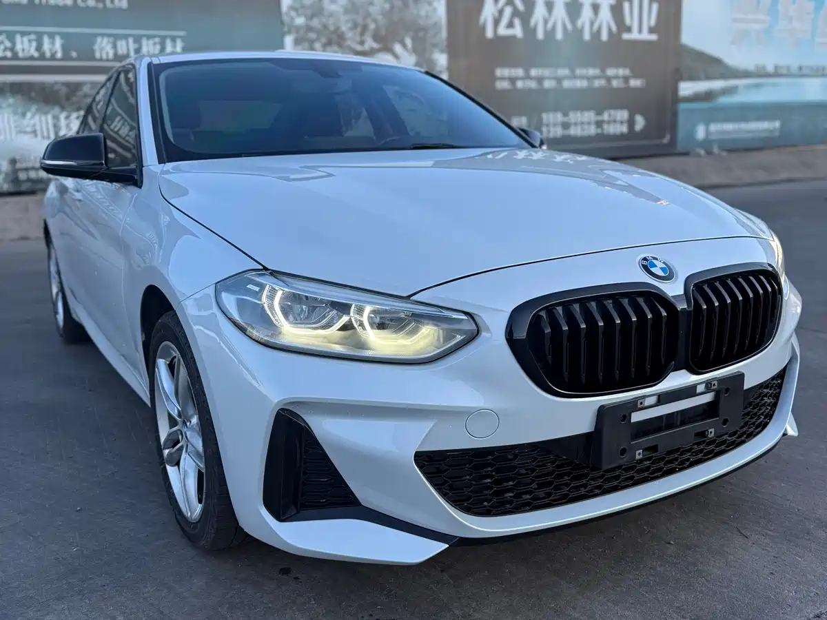BMW 1 Series 2022 120i M Sport Shadow Edition фото 26