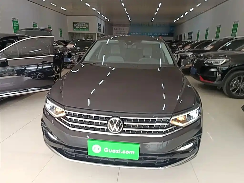 Volkswagen Magotan 2023 Model 2 Million Commemorative Edition 330TSI DSG Luxury фото 3