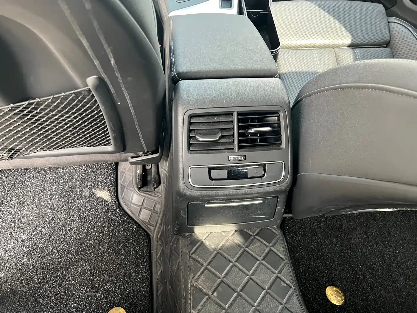 Audi A4L 2023 40 TFSI Luxury Sport фото 8