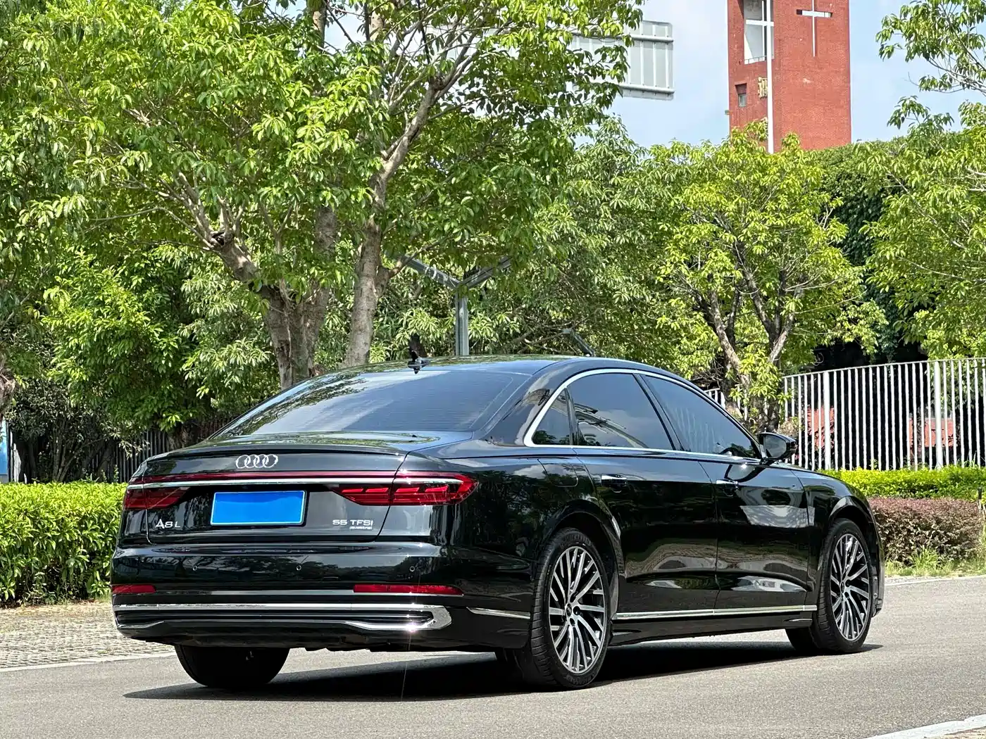Audi A8 2023 A8L 55 TFSI quattro Flagship фото 4
