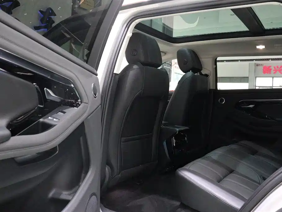 Land Rover Range Rover Evoque 2022 Range Rover Evoque L 249PS R-Dynamic Corinthian Bronze Special Edition фото 9