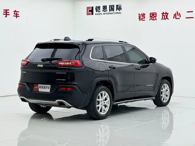 Jeep Cherokee 2017 2.4L Leading Edition — фото 4