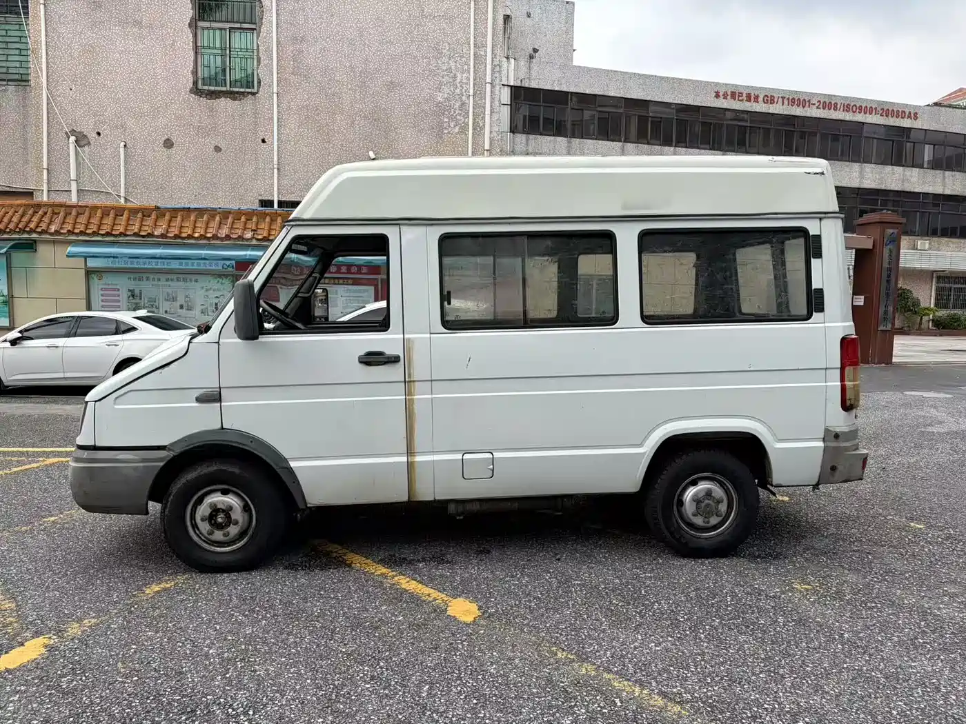 Iveco Daily 2013 2012 2.5T-A35 Logistics Edition 1 Medium Roof