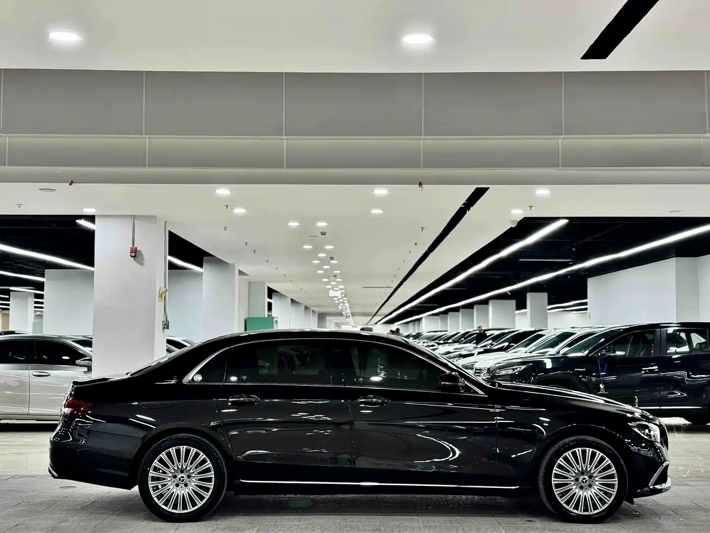 Mercedes-Benz E-Class 2021 E 300 L Fashion фото 4