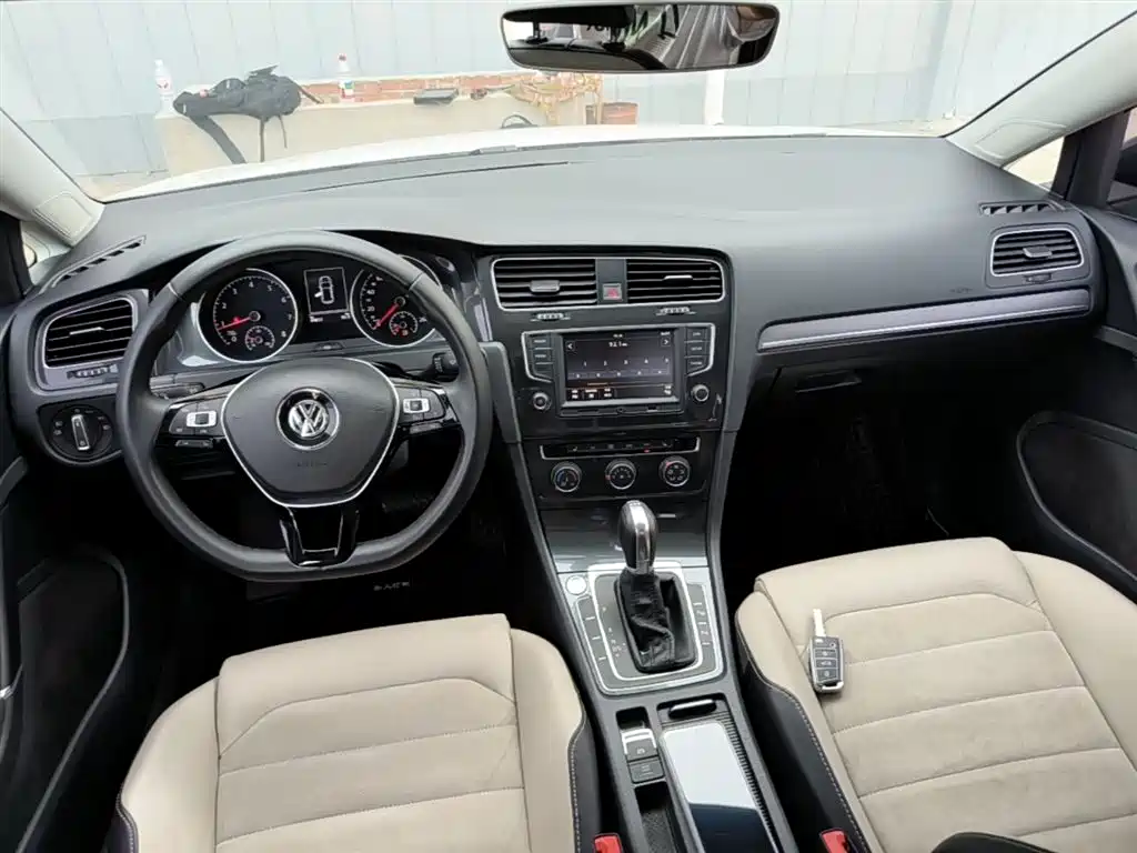 Volkswagen Golf 2017 230TSI Auto Luxury Millionth Anniversary Edition фото 9