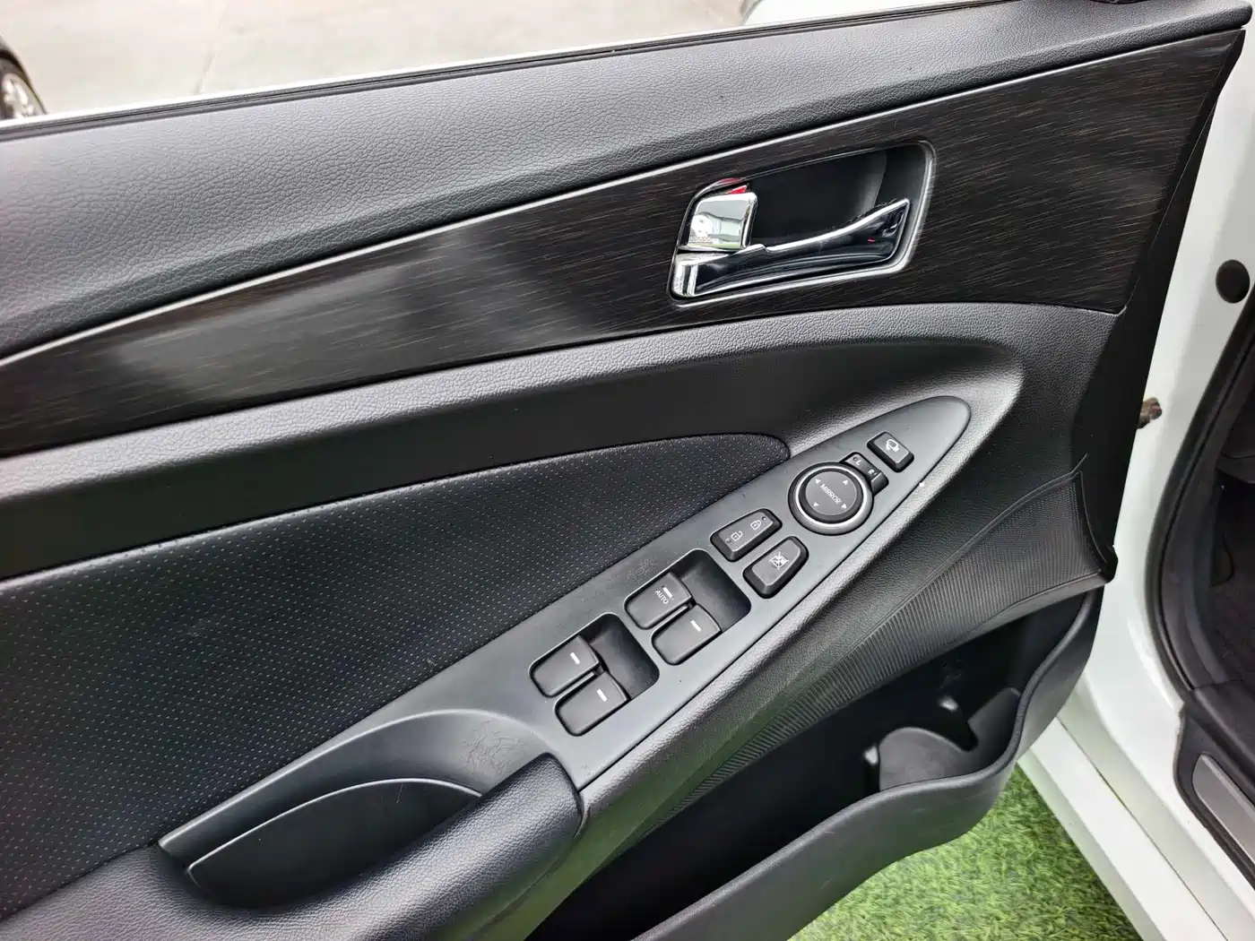 Hyundai Sonata 2011 2.0L Auto Premium Edition фото 7